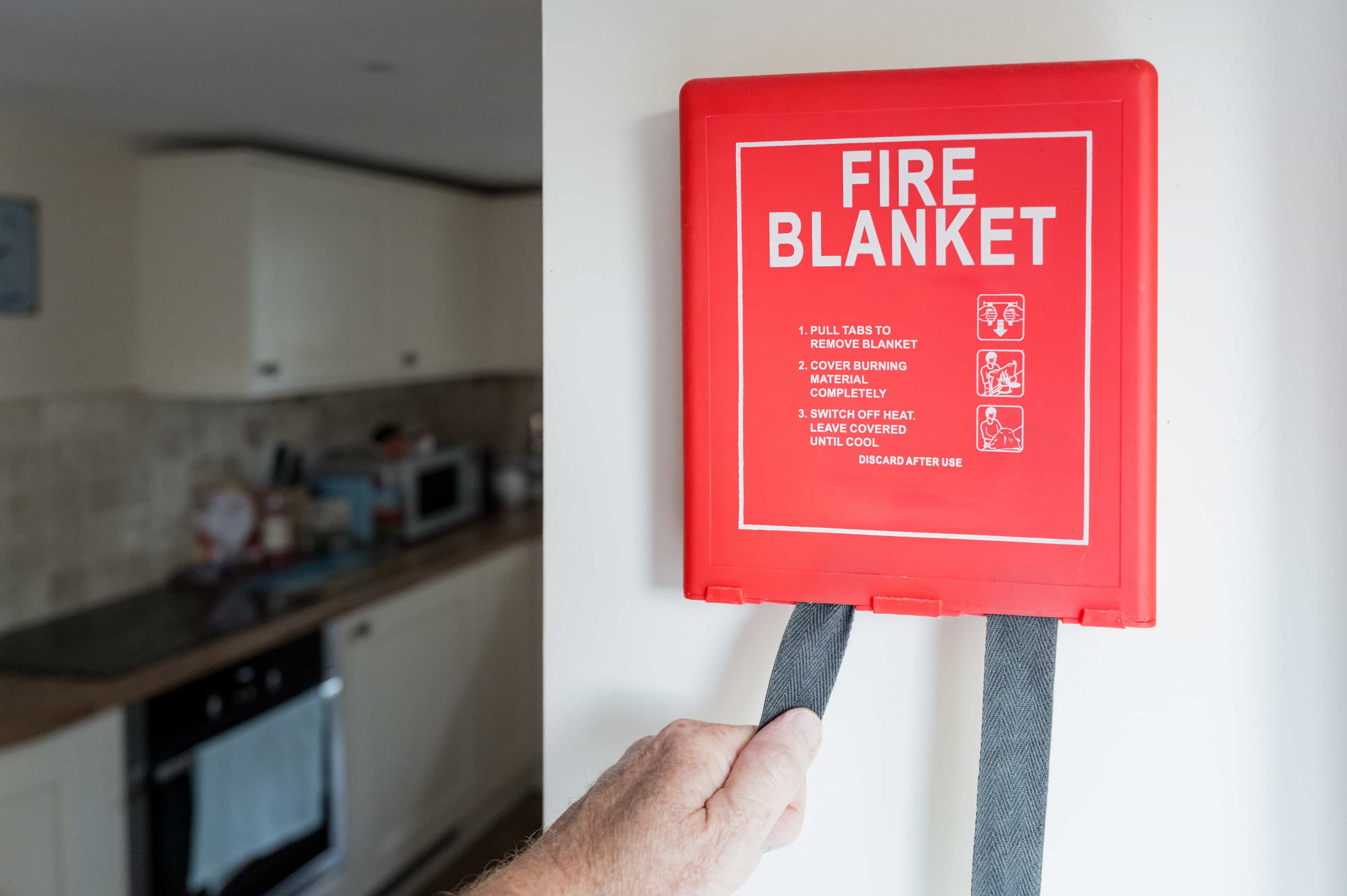Fire Blanket vs Fire Extinguisher in a Kitchen: The Safer Choice in Common Small-Space Scenarios