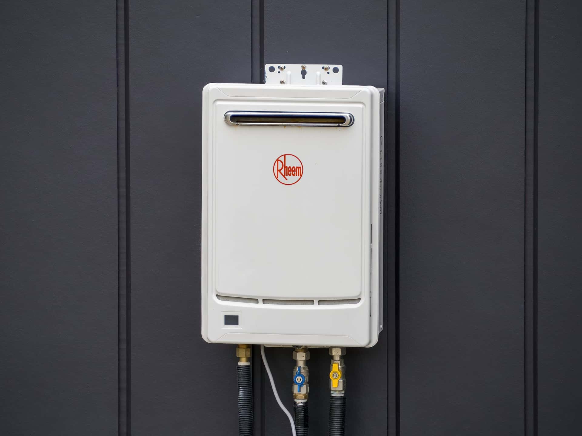 Tankless Water Heaters in Canada: Costs, Sizing & The Cold Weather Reality (2026 Guide)