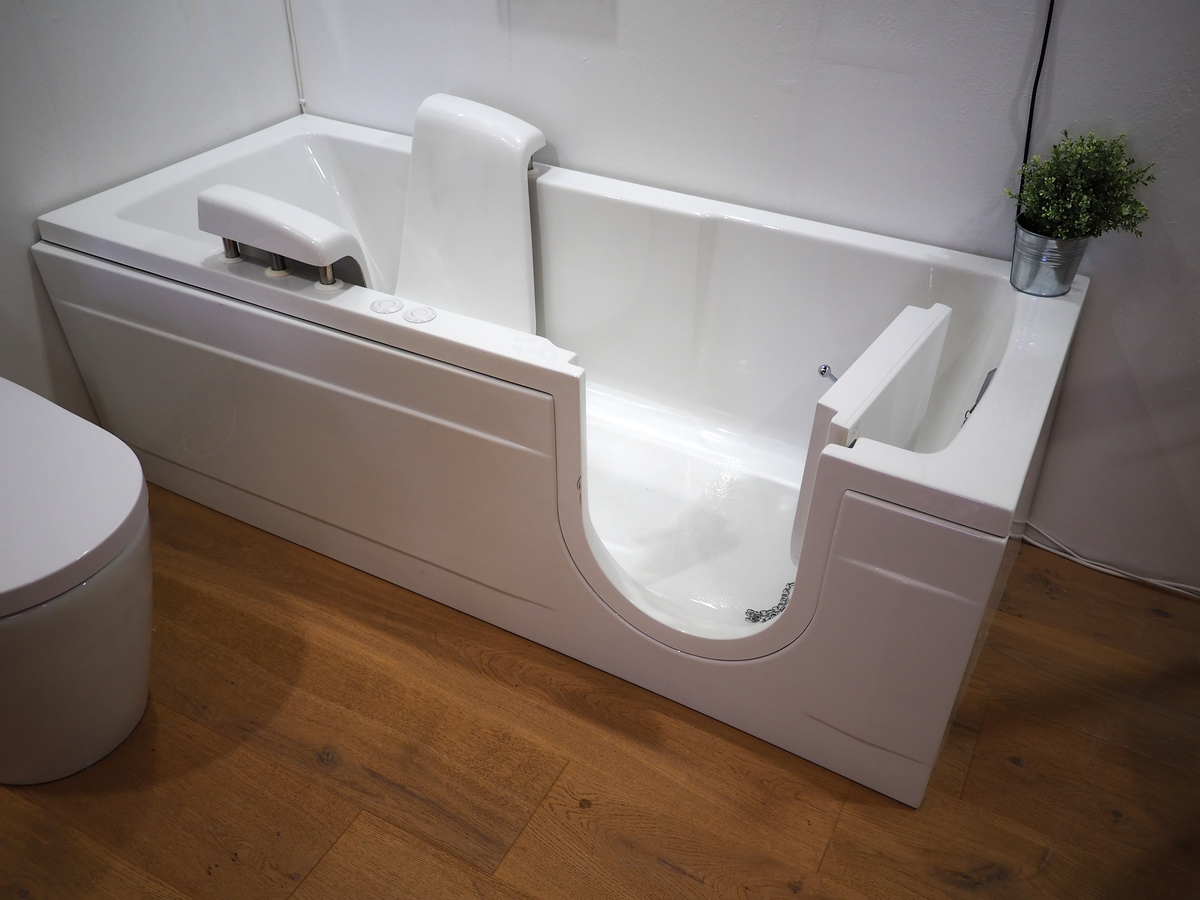 Bathing Solutions for Seniors: What to Choose When a Tub Becomes a Risk