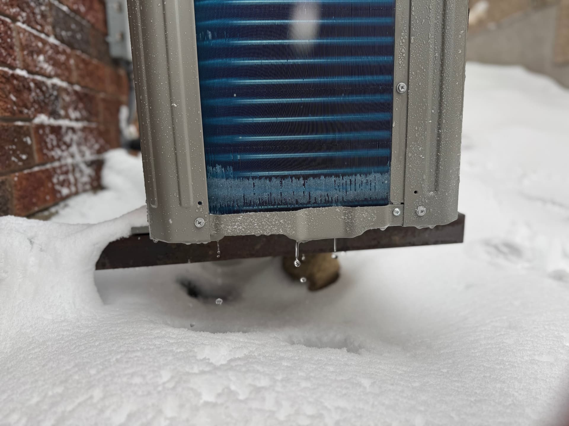 Heat Pump Defrost Cycles Explained: What’s Normal, What’s Wasteful, and How to Spot a Problem in Winter