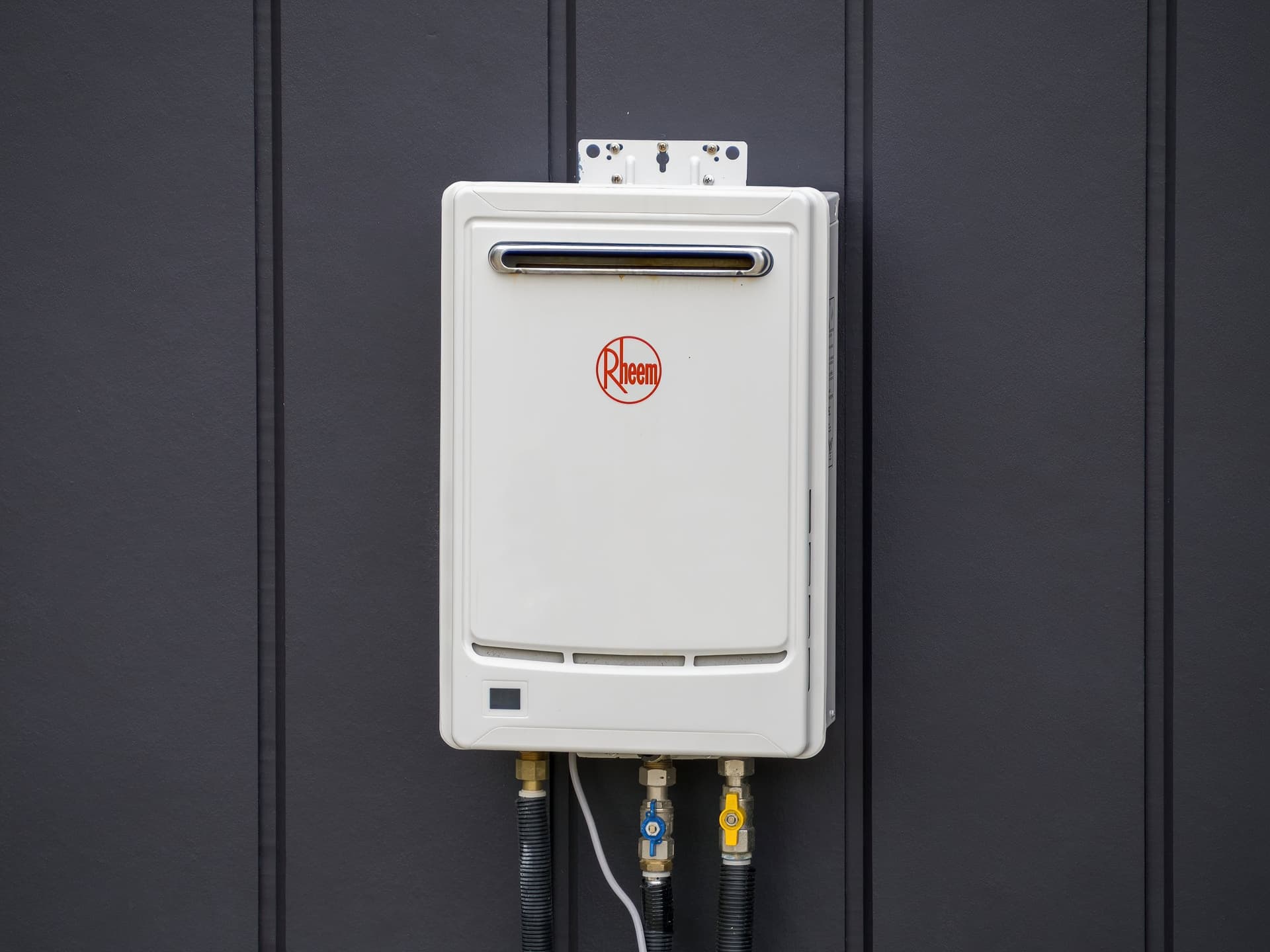 Tankless Water Heaters in Canada: Costs, Sizing & The Cold Weather Reality (2026 Guide)