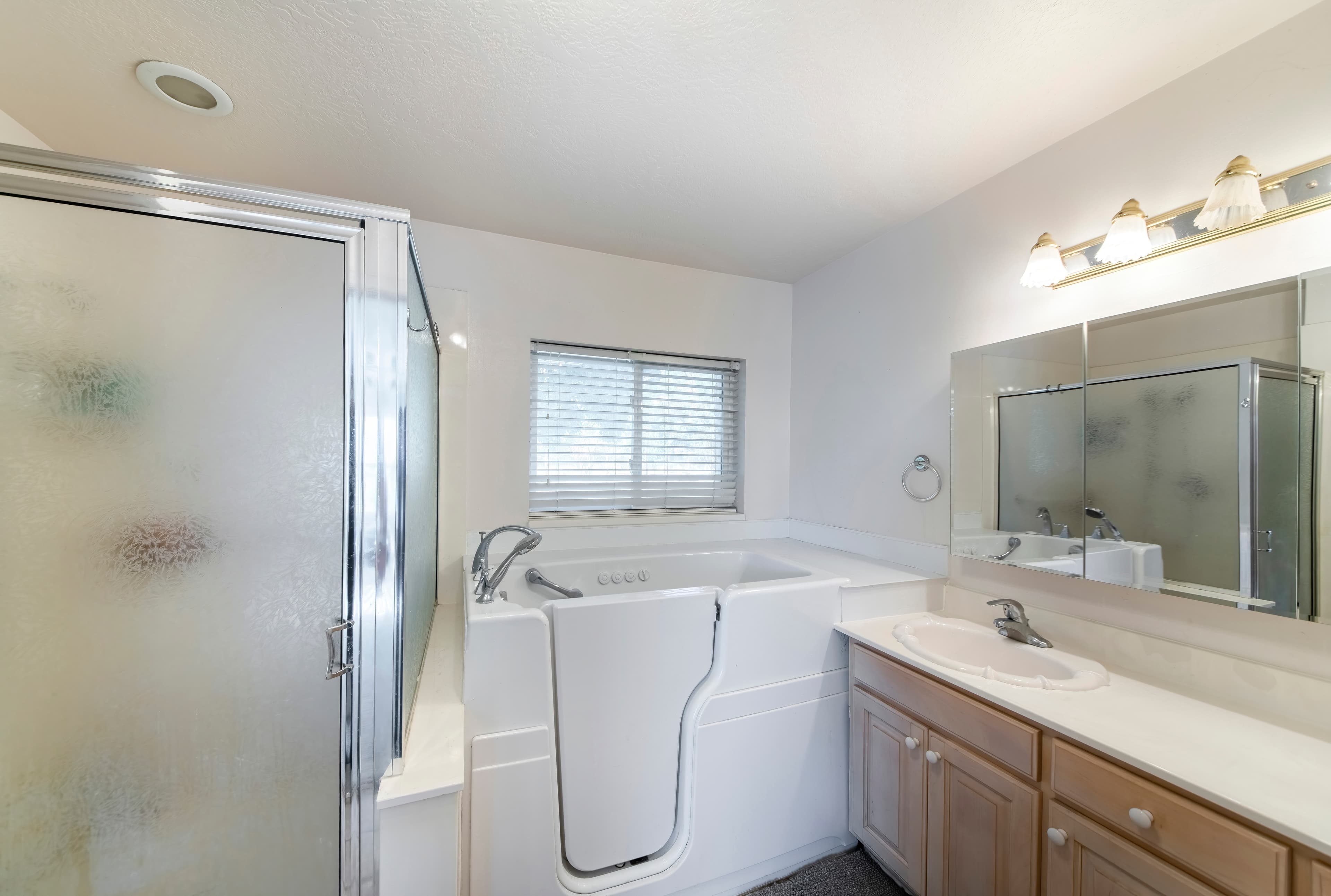Walk-In Tub vs Tub-to-Shower Conversion: Which Accessibility Upgrade Makes Sense in Canadian Bathrooms